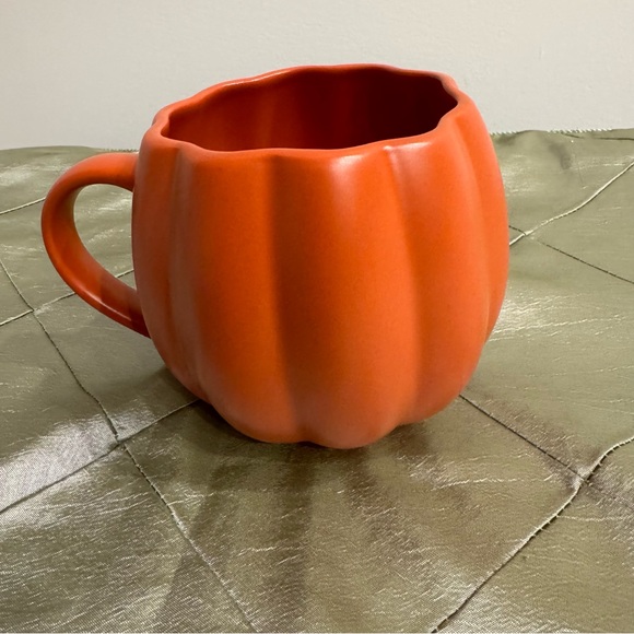 BNWT STARBUCKS coffee mug. - Picture 4 of 4